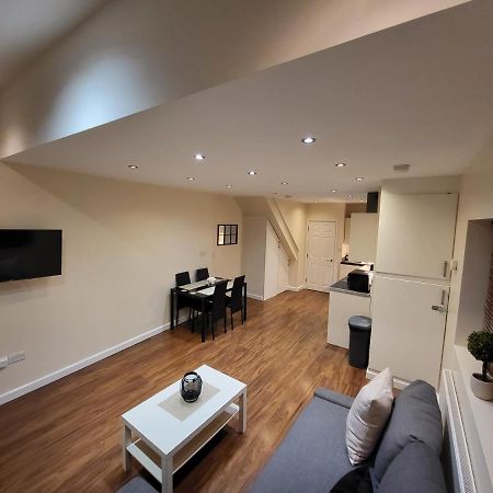Great Apartment Next To Tooting Bec Tube Station! 런던 외부 사진
