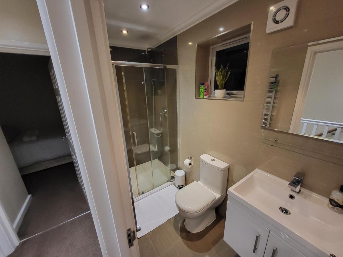 Great Apartment Next To Tooting Bec Tube Station! 런던 외부 사진