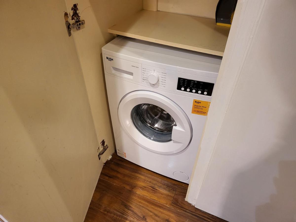 Great Apartment Next To Tooting Bec Tube Station! 런던 외부 사진
