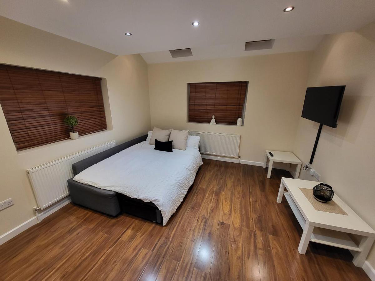 Great Apartment Next To Tooting Bec Tube Station! 런던 외부 사진