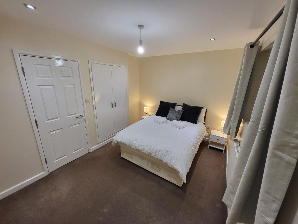 Great Apartment Next To Tooting Bec Tube Station! 런던 외부 사진