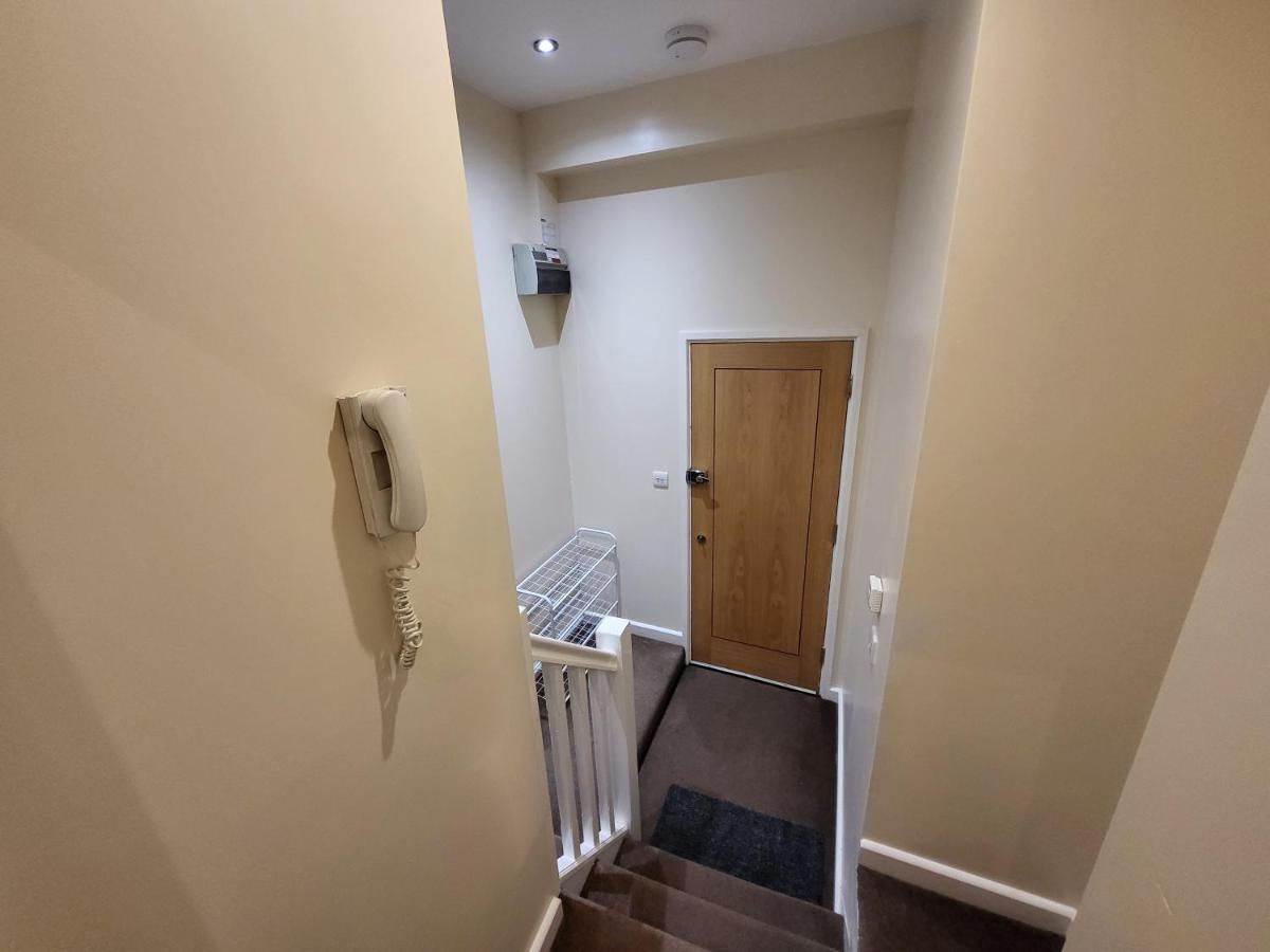 Great Apartment Next To Tooting Bec Tube Station! 런던 외부 사진