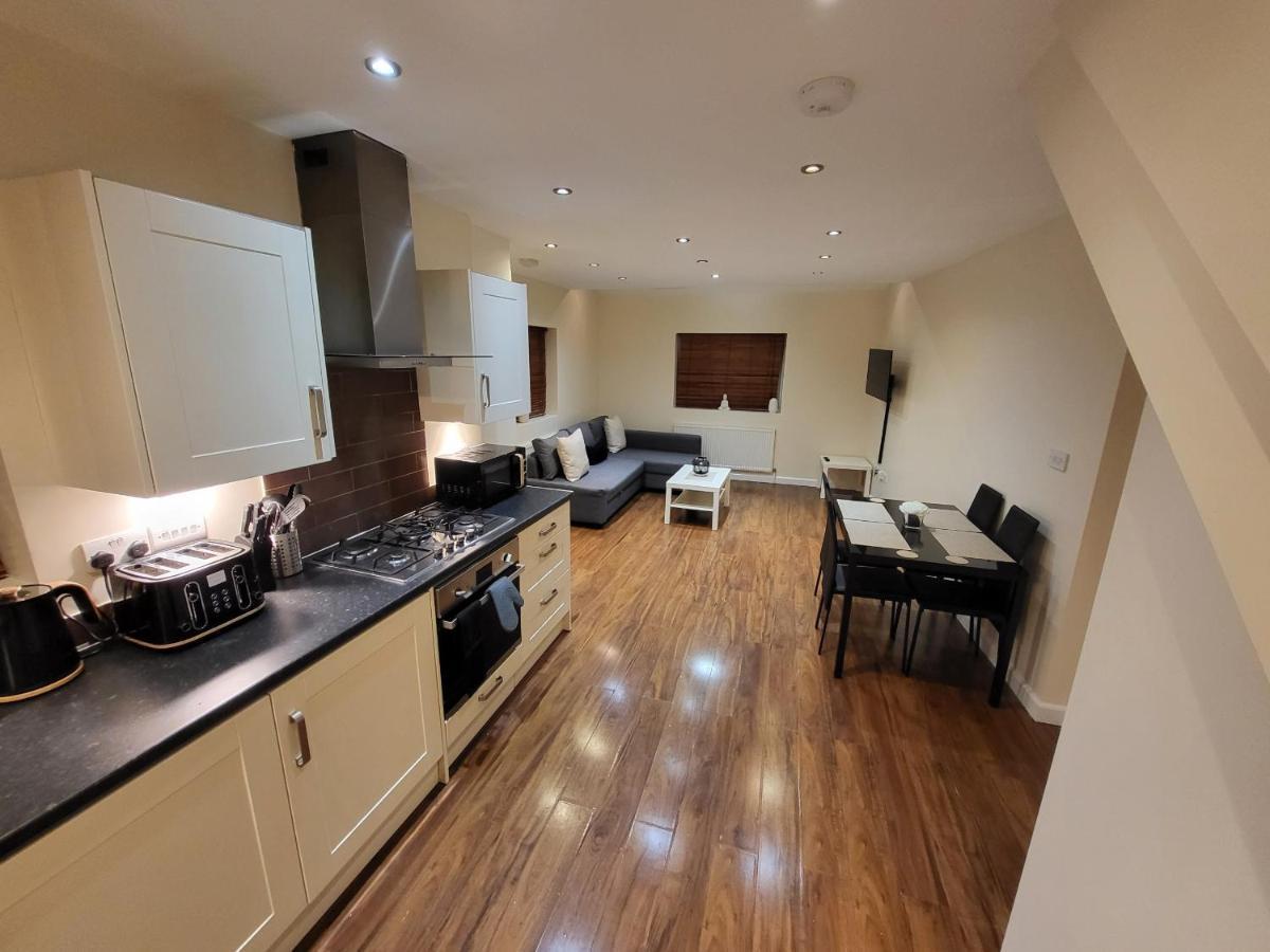 Great Apartment Next To Tooting Bec Tube Station! 런던 외부 사진