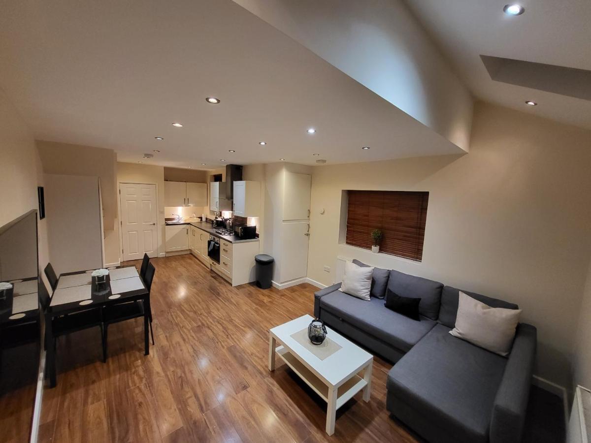 Great Apartment Next To Tooting Bec Tube Station! 런던 외부 사진