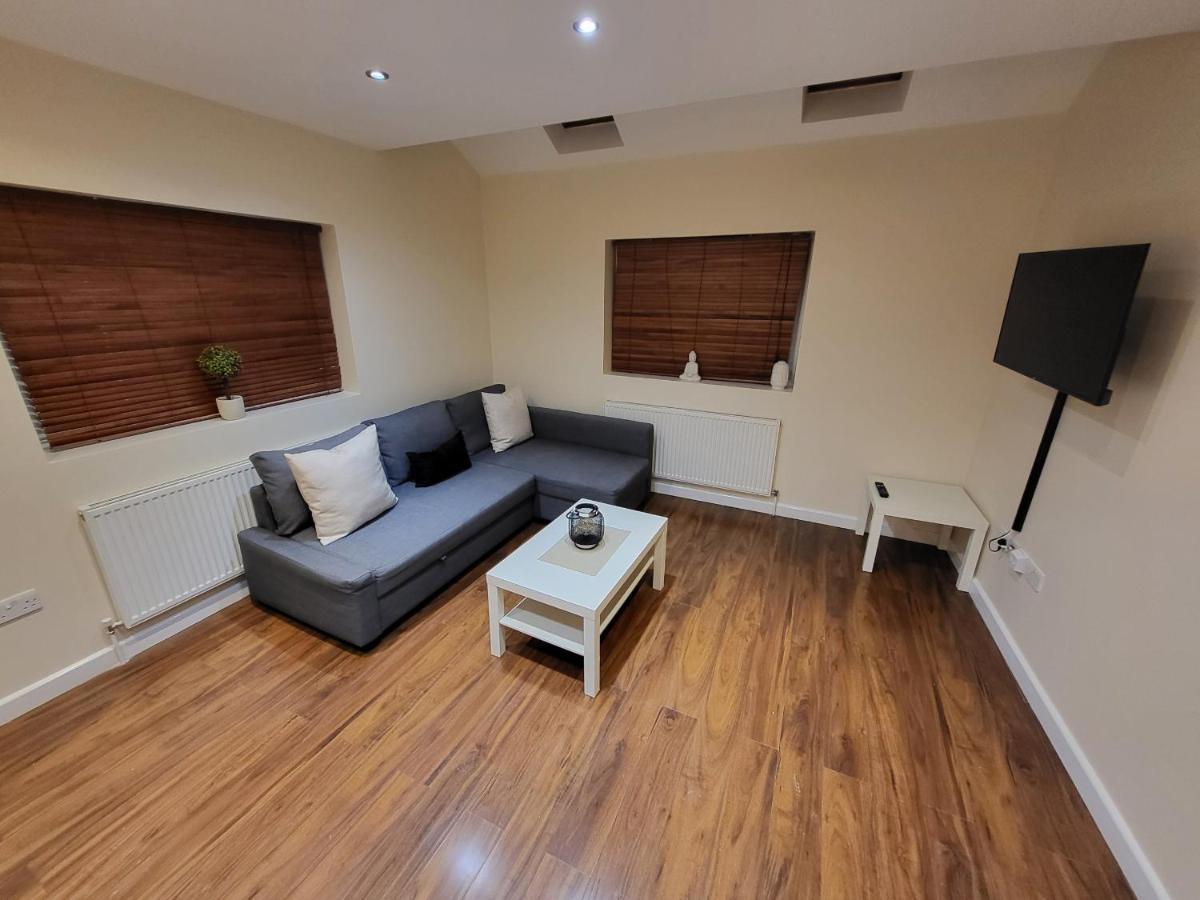 Great Apartment Next To Tooting Bec Tube Station! 런던 외부 사진