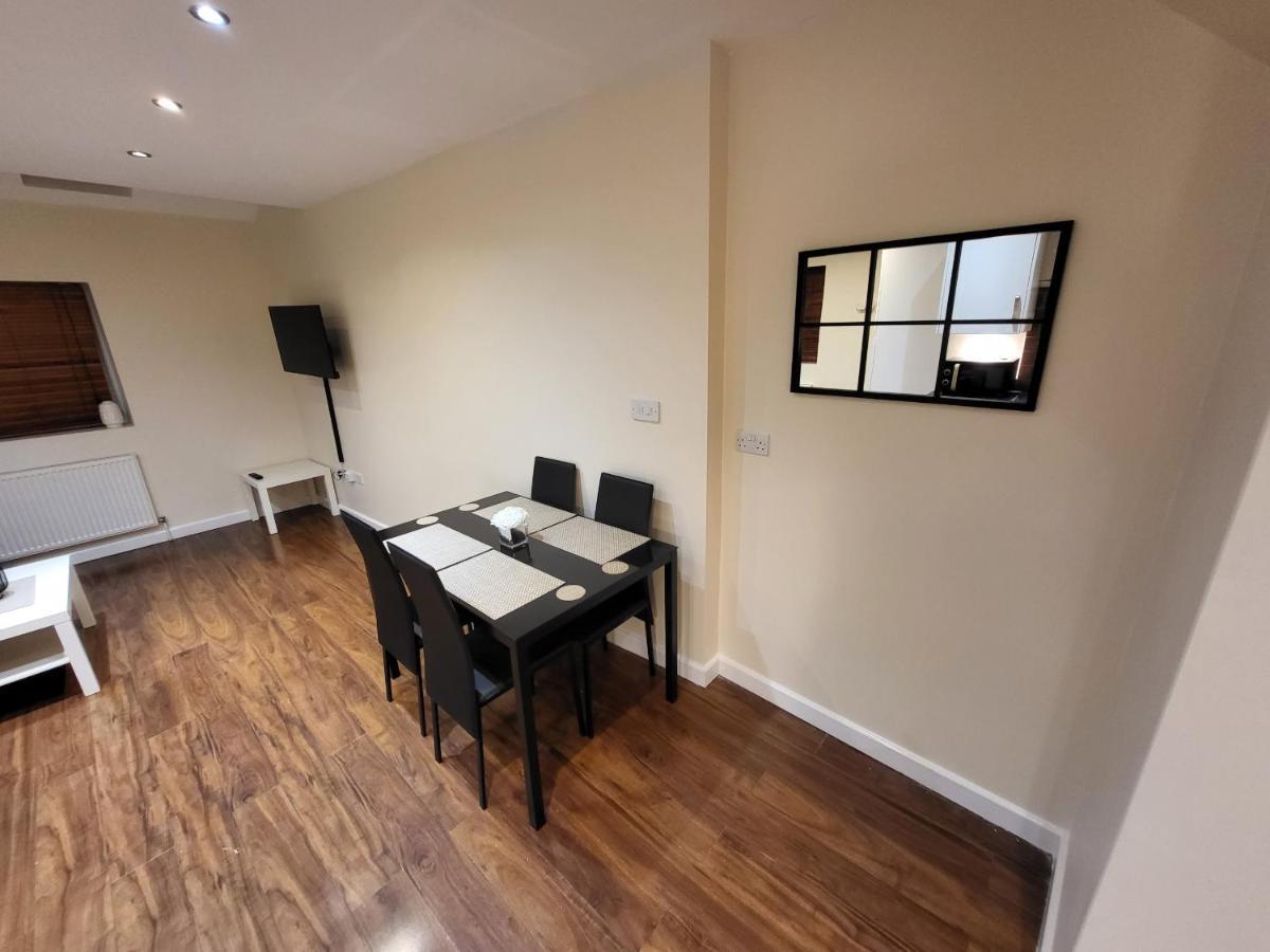 Great Apartment Next To Tooting Bec Tube Station! 런던 외부 사진