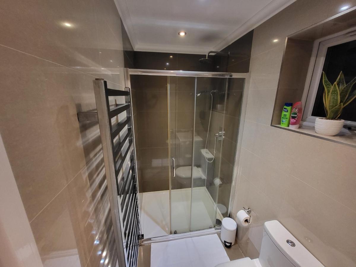 Great Apartment Next To Tooting Bec Tube Station! 런던 외부 사진