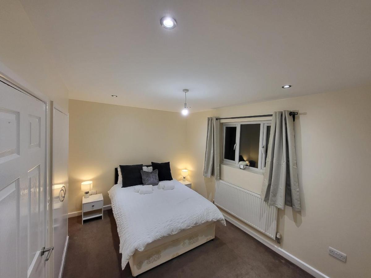 Great Apartment Next To Tooting Bec Tube Station! 런던 외부 사진