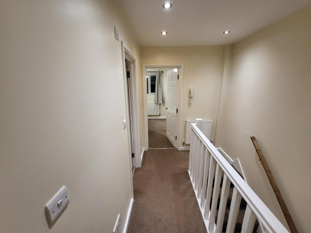 Great Apartment Next To Tooting Bec Tube Station! 런던 외부 사진